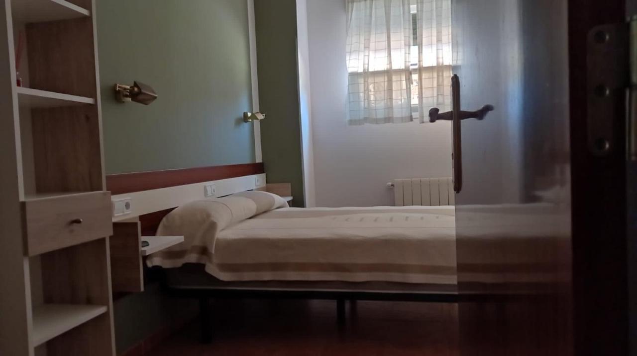 Alojamiento Numancia Pension Burgos Exterior photo